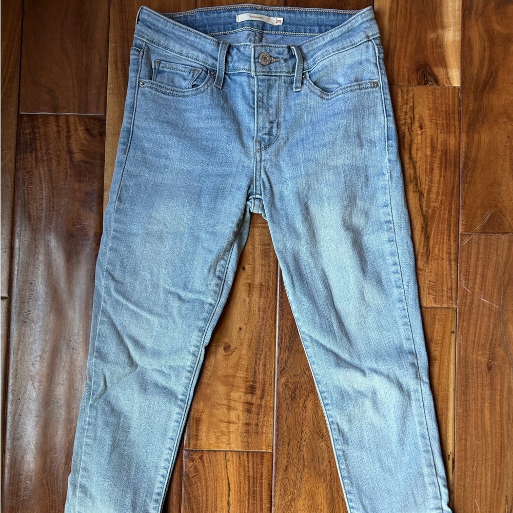 Levi Skinny Jeans Size 25